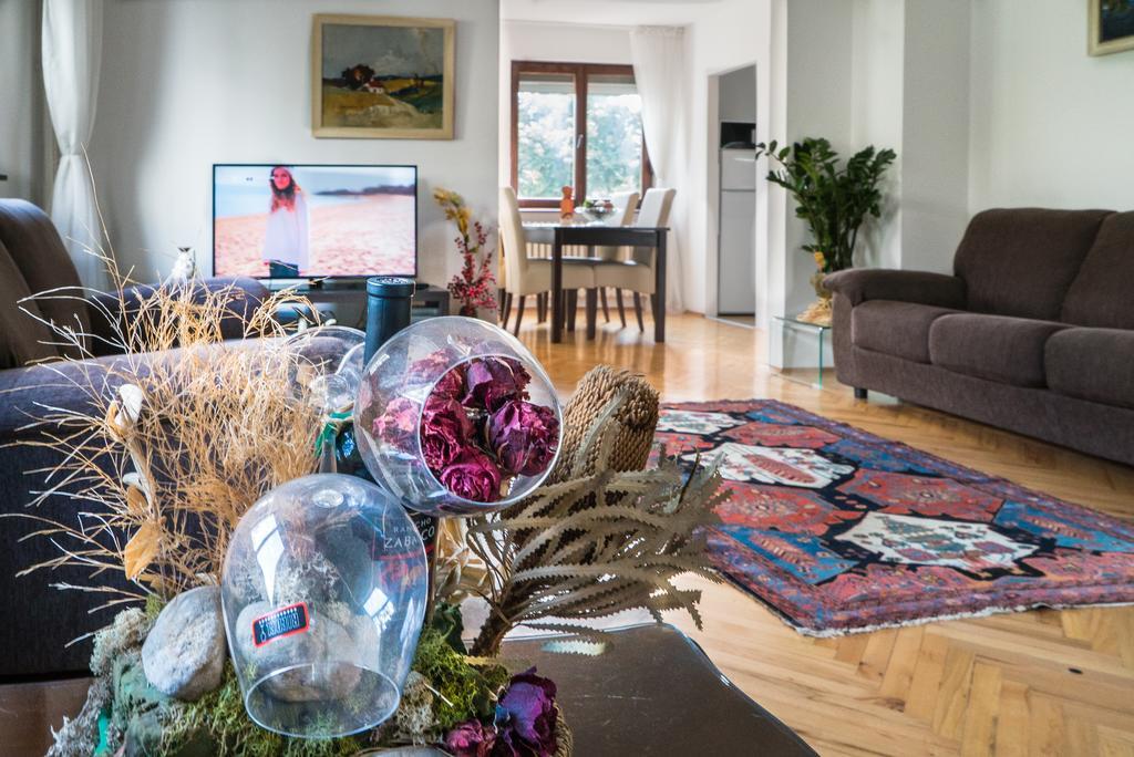 Sensitive Apartment Belgrado Esterno foto