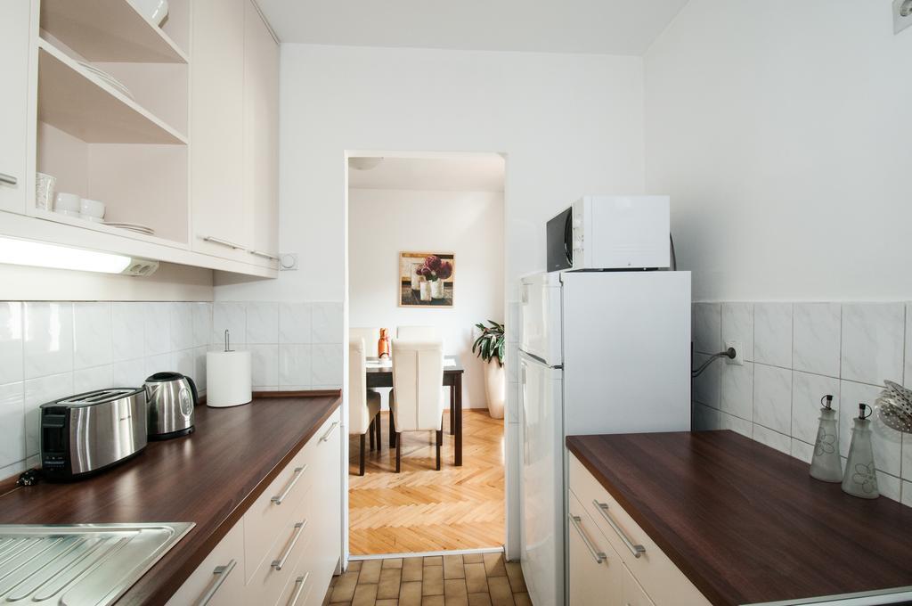 Sensitive Apartment Belgrado Esterno foto