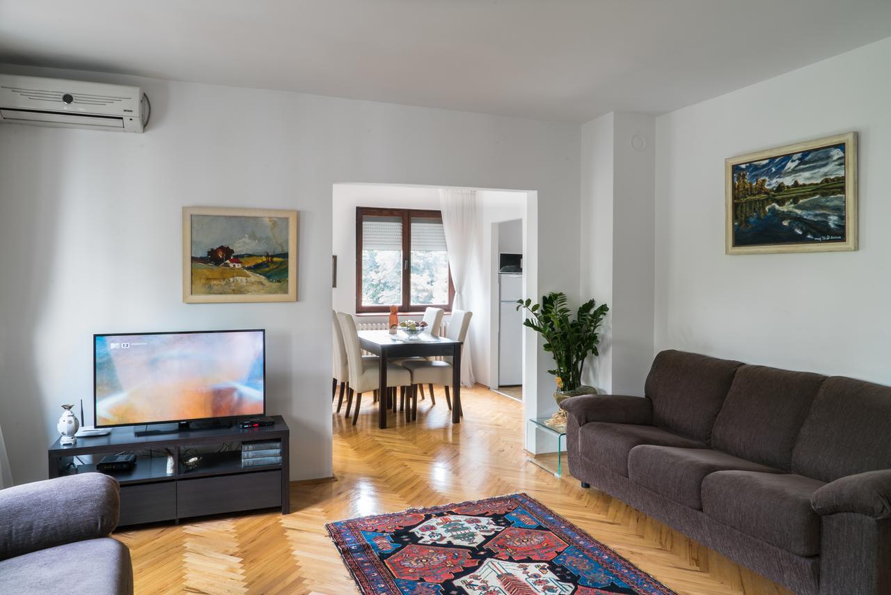 Sensitive Apartment Belgrado Esterno foto