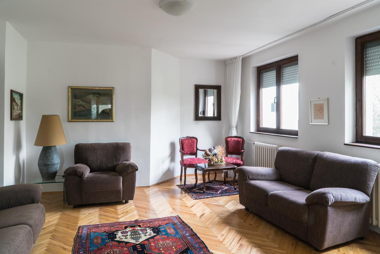 Sensitive Apartment Belgrado Esterno foto